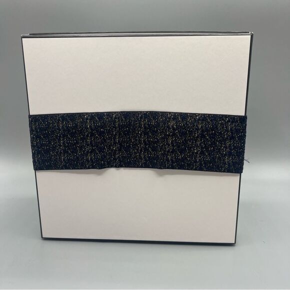 Chanel White Box with Shimmer Ribbon - Picture 3 of 6